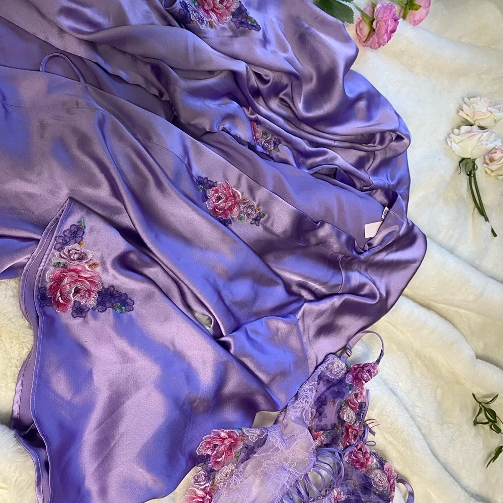 Victoria's Secret Purple Satin Robe with Floral embroidery lingerie - Picture 4 of 4